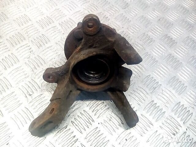 Ступица передняя левая Nissan Micra 2 (K11) 2001