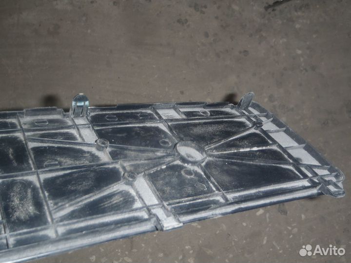 Крышка багажного отделения Toyota RAV4 (XA40)