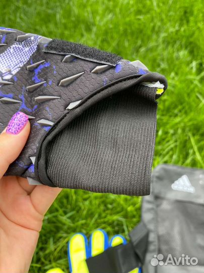 Вратарские перчатки футбольные