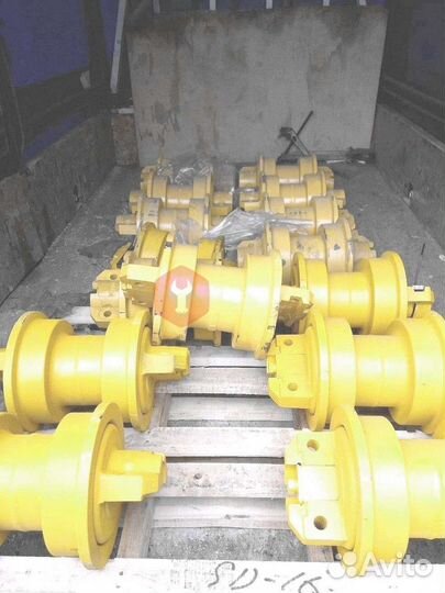 Каток поддерживающий Hitachi ZX350K-3G 9245117