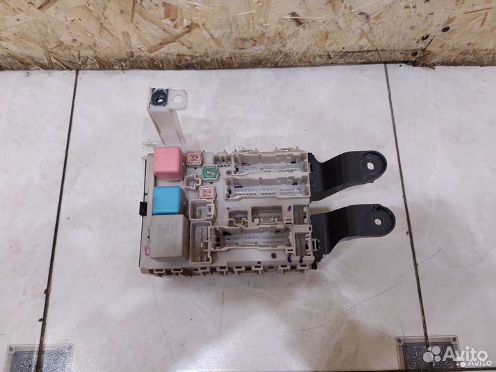 Блок предохронителей в салоне Toyota Corolla e150