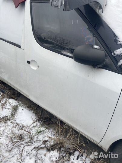 Правая передняя дверь Skoda roomster