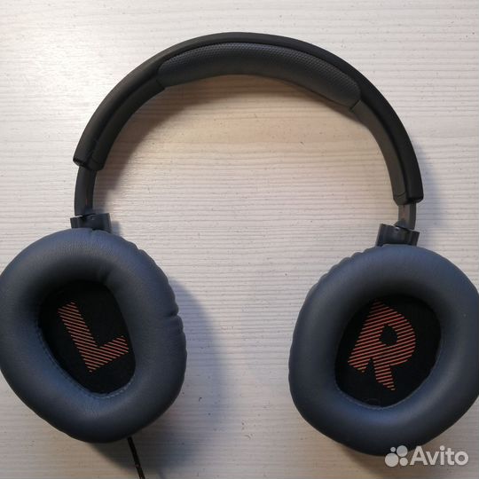 Беспроводные наушники jbl quantum 100