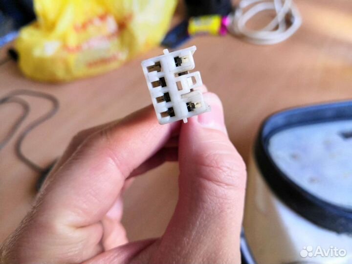 Зеркало правое Mitsubishi Carisma 1999