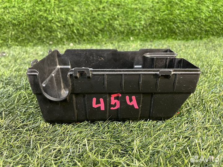 Корпус блока предохранителей передний левый Toyota