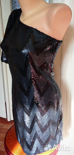 Платье короткое с пайетками