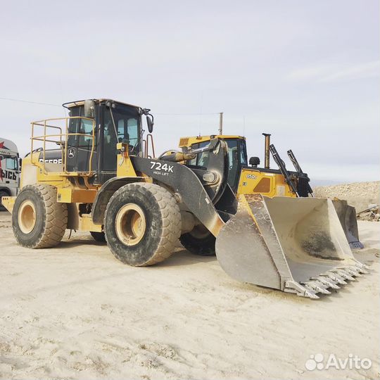 Фронтальный погрузчик John Deere 724K, 2012