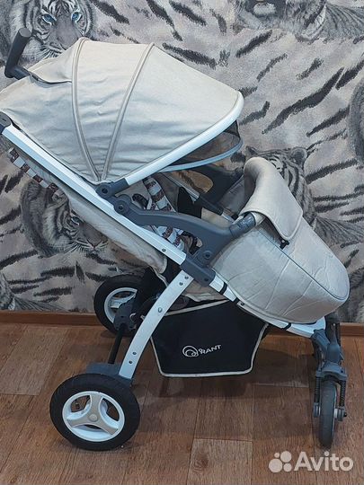 Прогулочная коляска с надувными колесами