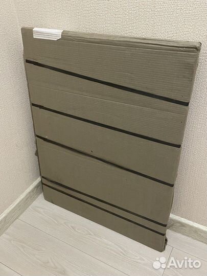 Компьютерный стол на колëсиках