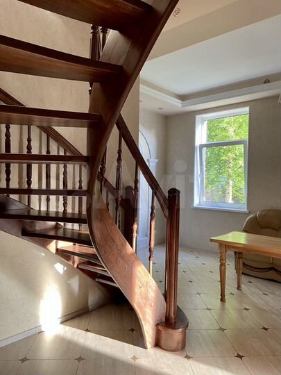 Коттедж 279 м² на участке 10 сот.