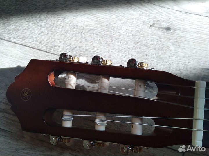 Классическая гитара yamaha c40