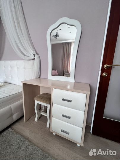 Детский туалетный столик