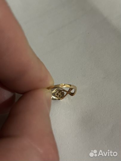 Кольцо с бриллиантом