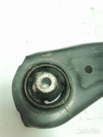 Skoda Fabia Рычаг передний правый