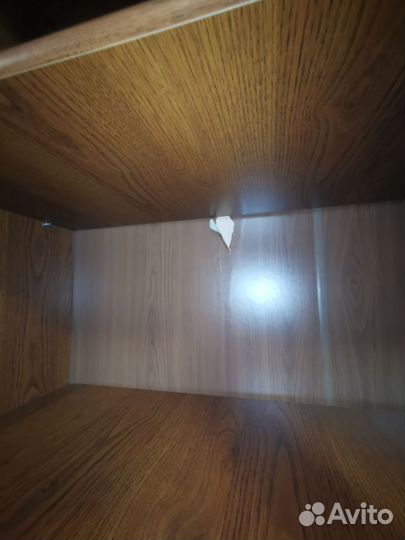 Шкаф с прозрачными дверцами