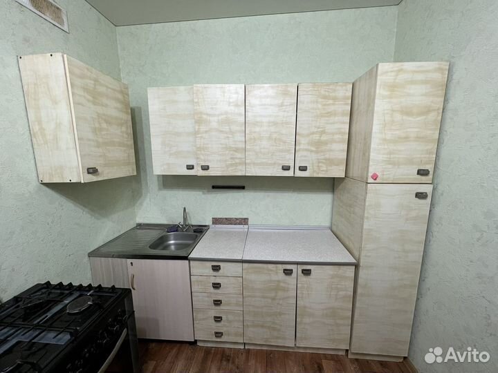 Кухонный гарнитур со столом, стульями, уголком.бу