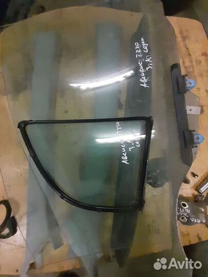 Стекло двери Toyota Avensis 2000