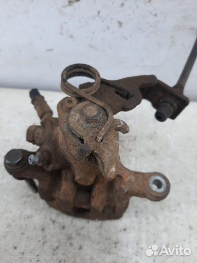 Суппорт тормозной задний левый Honda Civic хэтчбэк