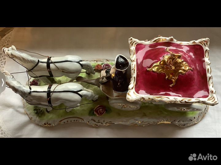 Антикварная фарфоровая карета