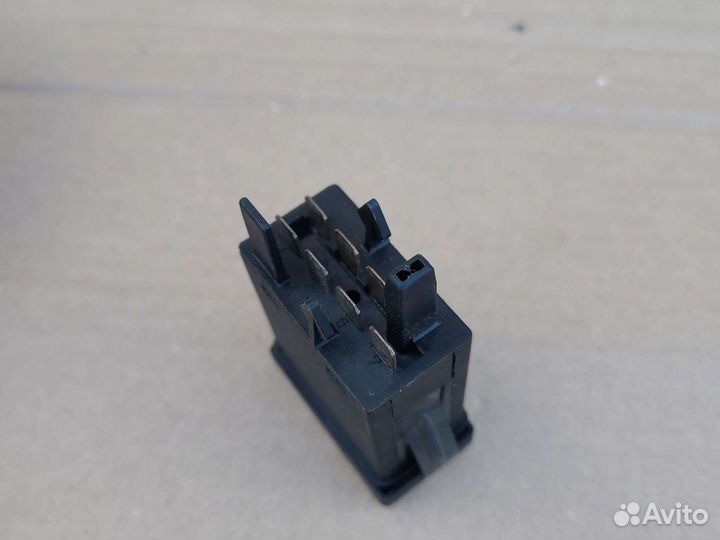 Кнопка аварийки Audi 80 B4 (100 C4) 1990-1997