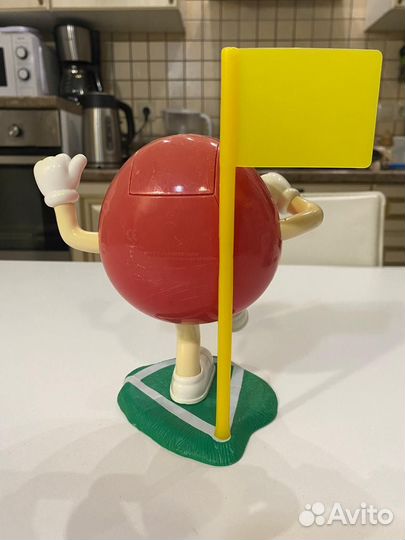 Игрушка диспенсер m&m's футболист