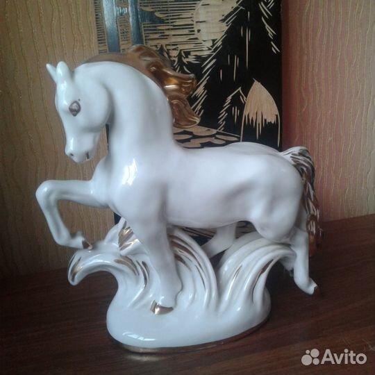 Статуэтка лошадь лфз в отличном состоянии