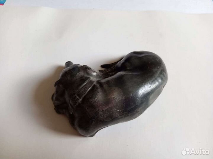 Cтатуэтка,Лежащая такса