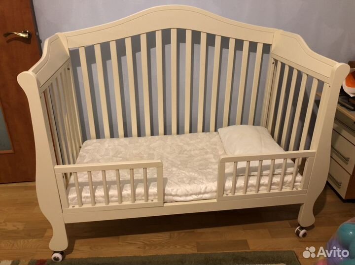 Кроватка с комодом