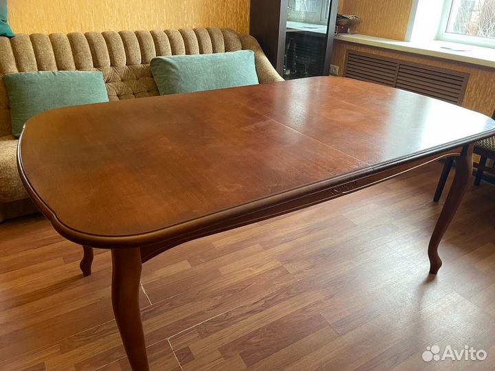 Дубовый стол