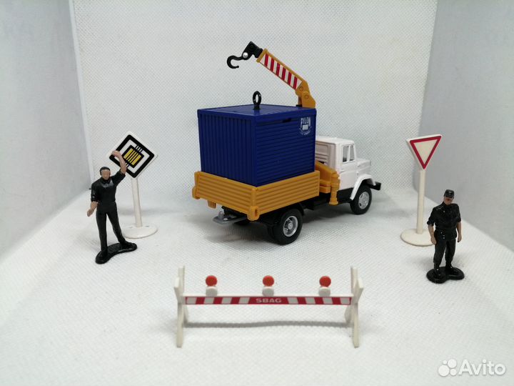 Игровой набор ЗИЛ-4331 «Бортовой с краном»