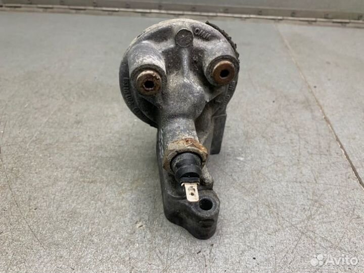 Кронштейн масляного фильтра Volkswagen Sharan 7M