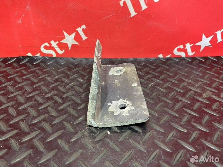 Кронштейн пневмоподушки заднего моста