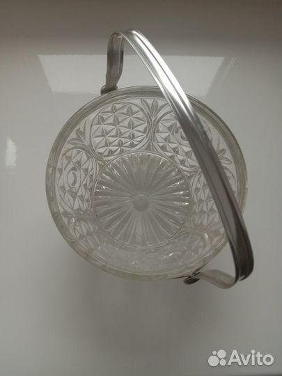 Конфетница, статуэтки, бутылка (стекло, фарфор)