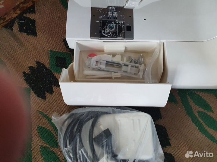 Швейная машинка (Janome) family gold Master 8124E