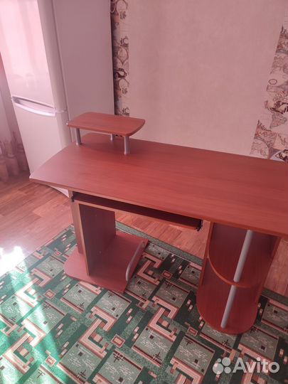 Продам компьютерный стол