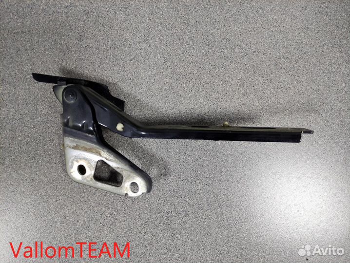 Лот Q165 крепление капота правое audi Q7