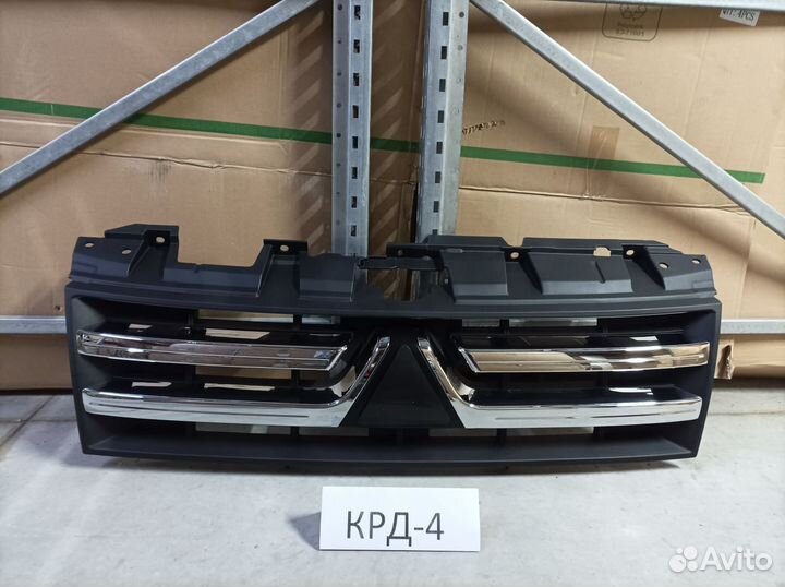 Решетка радиатора Mitsubishi Pajero 4 2006