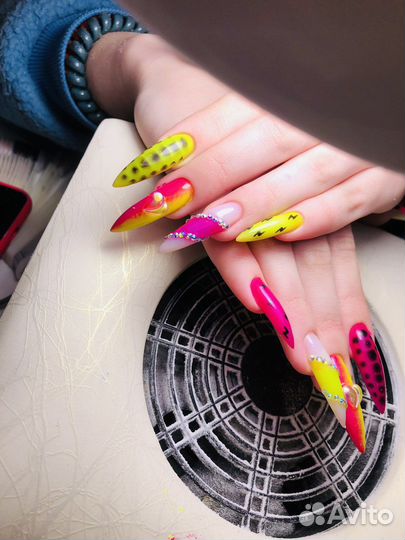 Маникюр педикюр