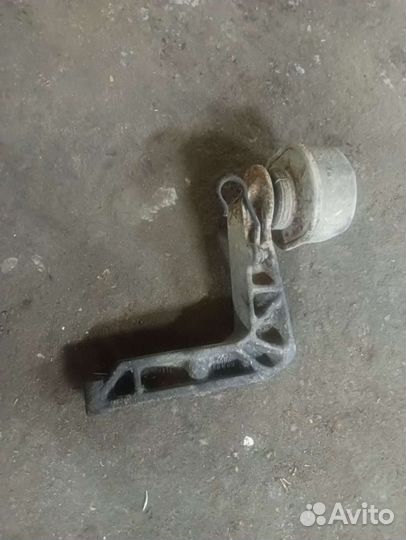 Кронштейн правый двигателя abl Aac 1x 1.9d/2.0