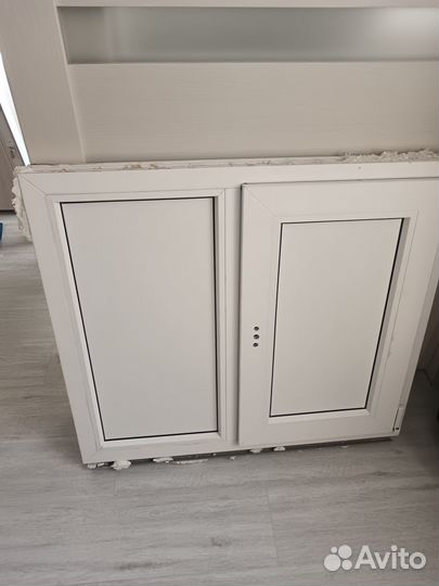 Зимний холодильник под окном