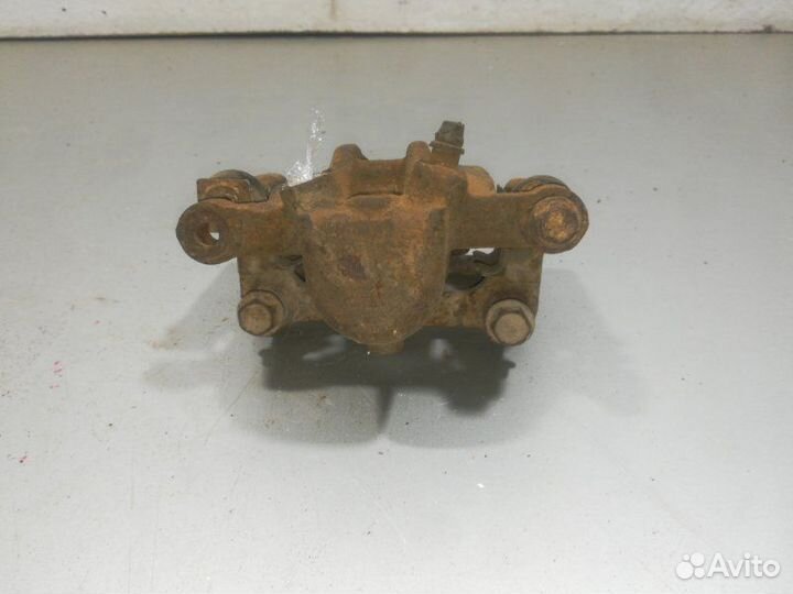 Суппорт задний левый Toyota Corolla 120