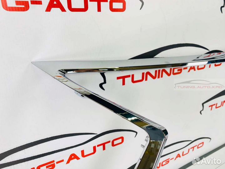 Молдинг решетки радиатора Lexus RX350 W2024