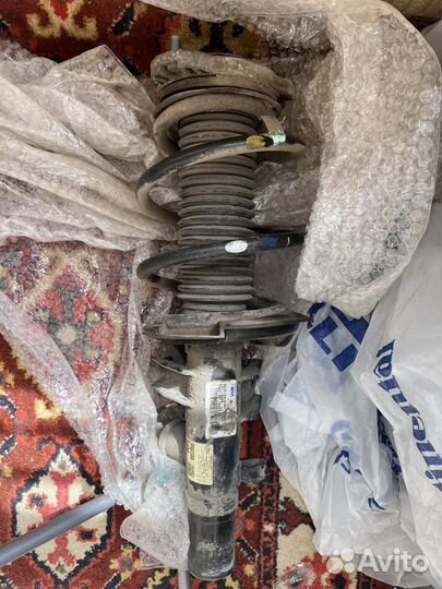 Стойка в сборе передняя правая KIA stinger 3.3