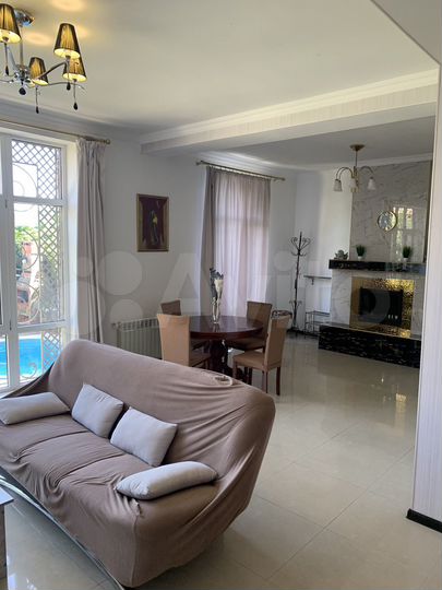 Дом 660 м² на участке 7,5 сот.