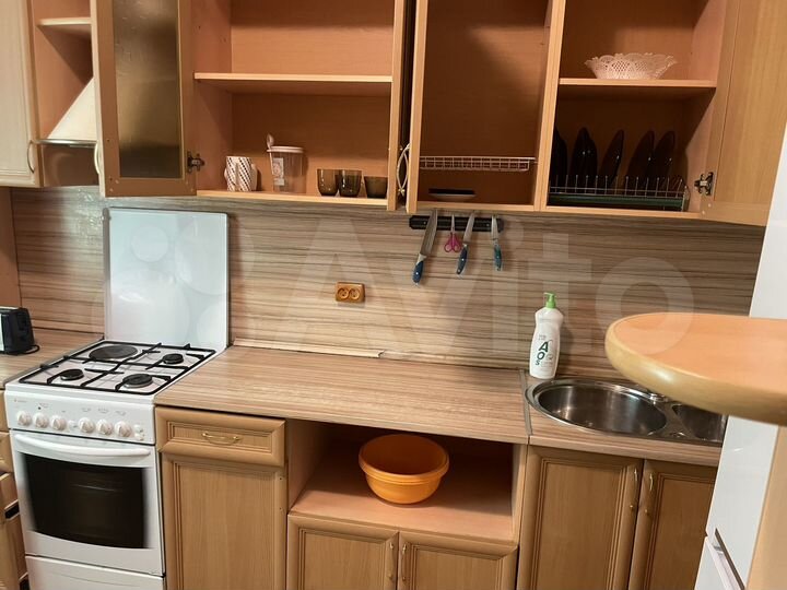 2-к. квартира, 60 м², 1/4 эт.