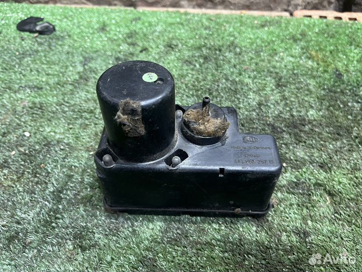 Компрессор центрального замка Audi 100