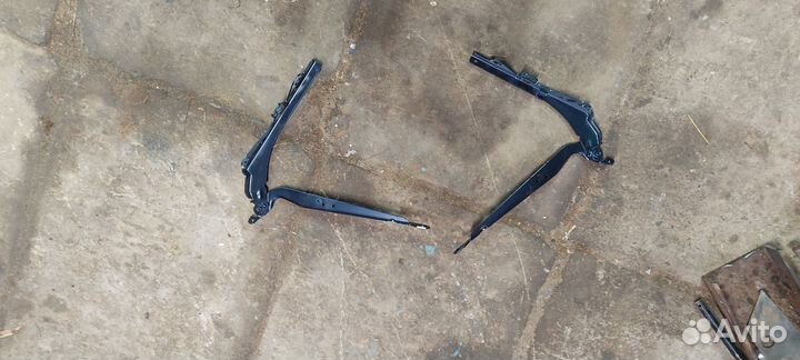 Капот на Вольво s 60