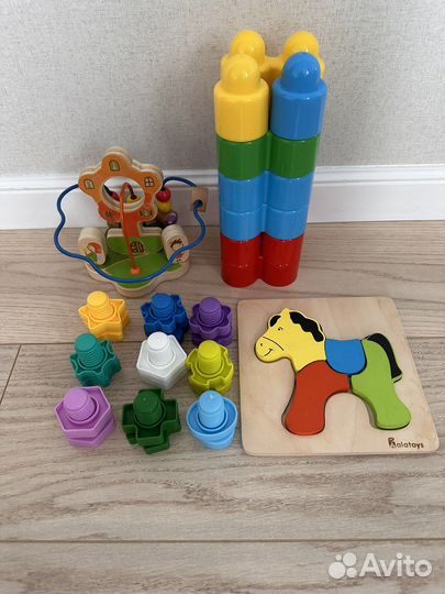 Развивающие игрушки для малышей пакетом
