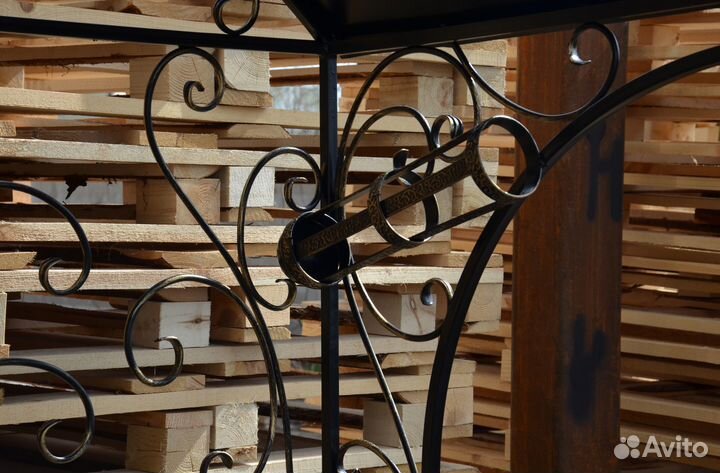 Мангал с крышей