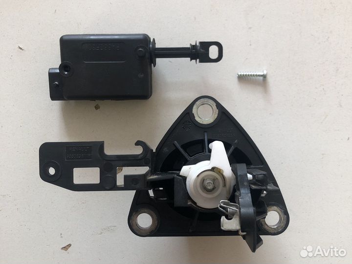 Кнопка открывания багажника Renault Duster